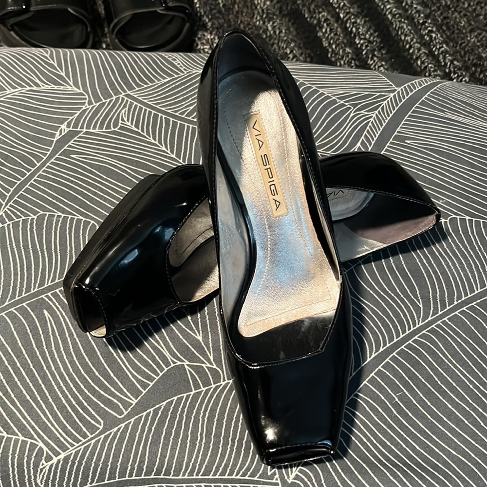 beautiful 🤩 Via Spiga Black Peep-Toe Squared Pumps